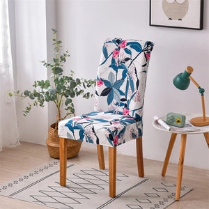 Housse de chaise crème à fleurs bleues aquarelle sur chaise en bois