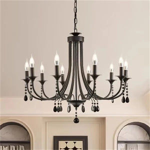 Lustre cristaux noirs 8 bras installé en intérieur