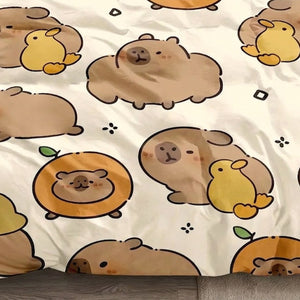 Détail de l'imprimé capybara et canard sur le tissu de la housse de couette