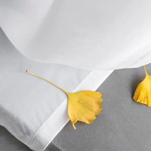 Détail du tissu voile fin et translucide du rideau