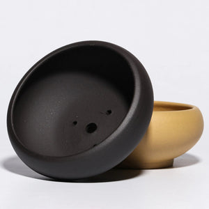Pot bonsaï en grès rouge vue drainage dessous