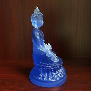 Vue de profil de la statue bouddha de médecine en résine bleue, trône de lotus sculptés