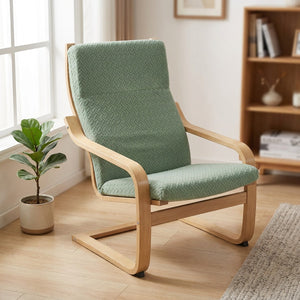Housse de fauteuil verte à motif jacquard sur un fauteuil à accoudoirs en bois