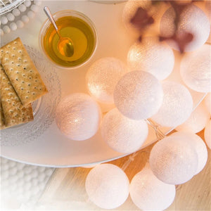 Guirlande lumineuse boules de coton blanches lumineuses