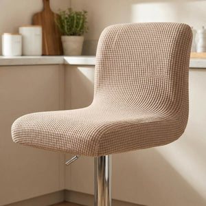 Gros plan sur la texture jacquard gaufrée de la housse de tabouret de bar beige