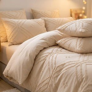 Housse de couette bohème coloris beige avec motif grille capitonnée en gros plan