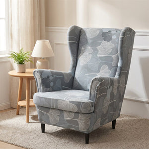 Fauteuil à oreilles habillé d'une housse feuillage dans un salon cosy