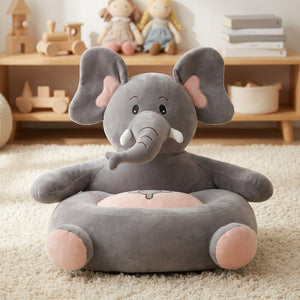 Housse de pouf enfant en forme d'éléphant gris en peluche posée sur un tapis dans une chambre