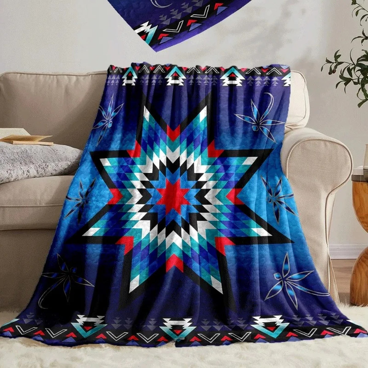 Couvre-lit amérindien étoile du sud-ouest drapé sur un canapé beige
