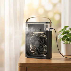 Ventilateur brumisateur noir sur une table d'appoint dans un salon ensoleillé