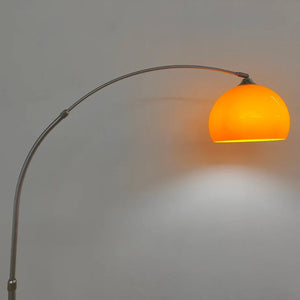 Lampadaire arc globe verre orange allumé éclairage chaud