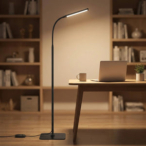 Lampadaire LED sur pied éclairant un bureau à domicile
