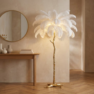 Lampadaire plumes d'autruche doré dans une entrée élégante avec console et miroir rond
