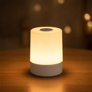 Lampe de chevet tactile allumée seule sans télécommande