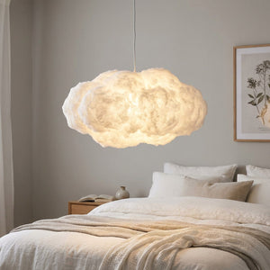 Lampe nuage suspendue 50-60 cm dans un salon minimaliste blanc cosy