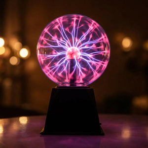 Lampe plasma sur socle noir trapézoïdal avec éclairs violets