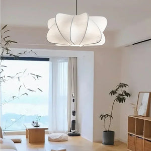 Lampe suspension japonaise dans un salon minimaliste
