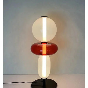 Lampe de table 3 globes verre beige crème avec disque rouge variante Beige allumée