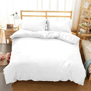 Parure de lit personnalisée installée sur un lit dans une chambre chaleureuse