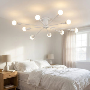 Plafonnier araignée blanc allumé dans une chambre lumineuse et apaisante