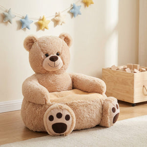 Fauteuil enfant ours en peluche dans une salle de jeux avec jouets en bois