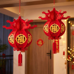Deux lanternes chinoises Dragon en tissu flocké rouge suspendues à l'entrée d'un intérieur décoré pour le Nouvel An chinois