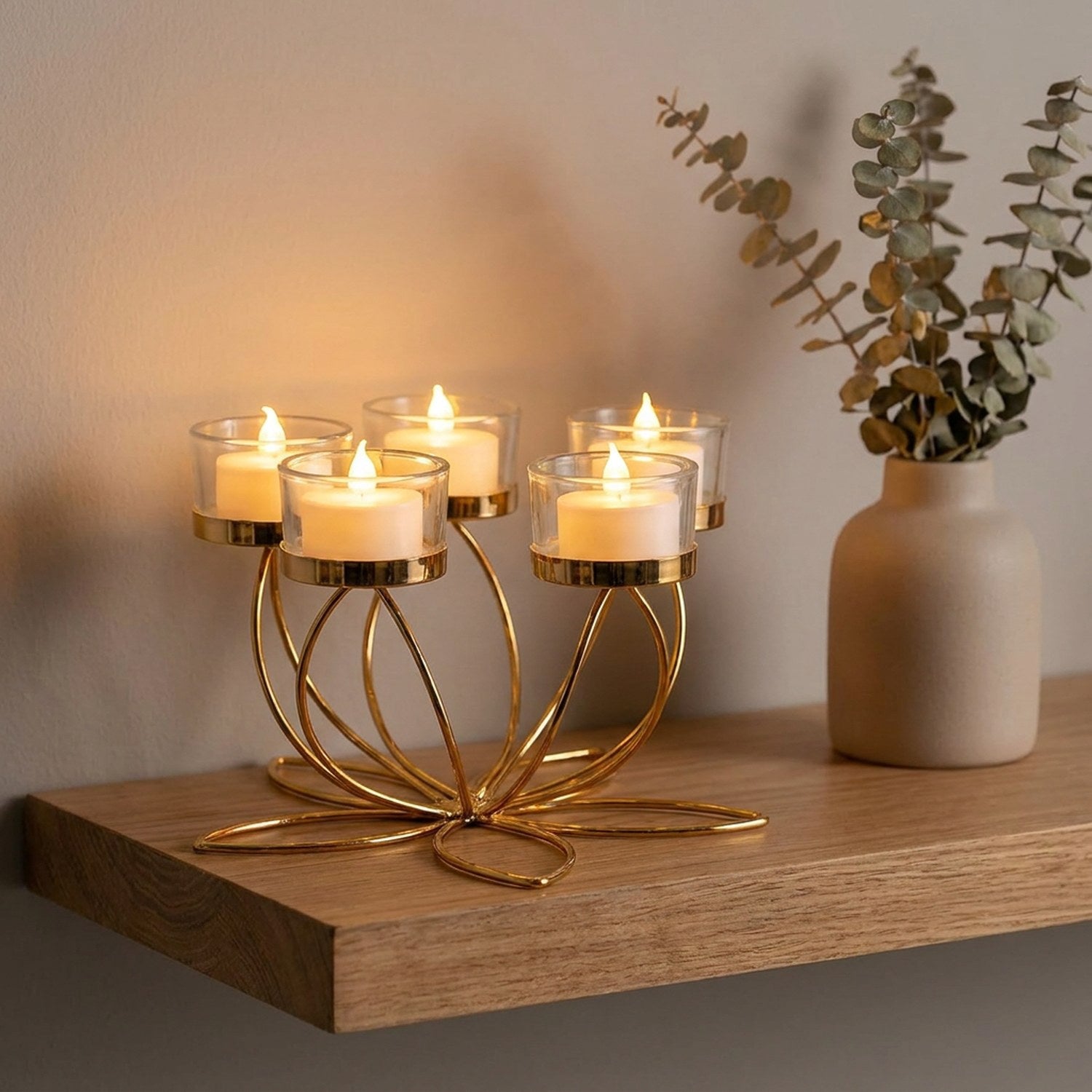Bougeoir lotus doré 5 bras sur étagère avec eucalyptus séché