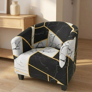 Housse de fauteuil club à motif marbre près d'une console d'entrée lumineuse