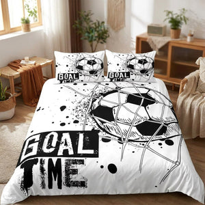 Housse de couette de football vue rapprochée dans une chambre cocooning