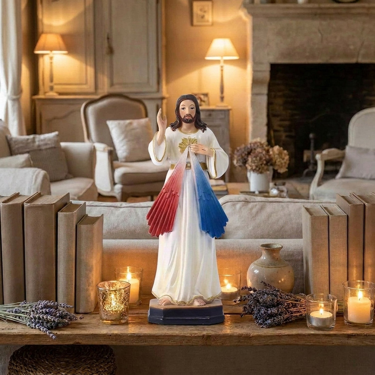Figurine Jésus Miséricordieux sur étagère salon français ambiance cosy