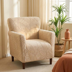 Housse de fauteuil club beige dans une chambre bohème avec plante