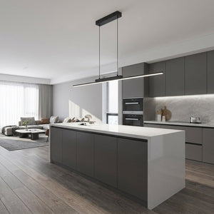 Suspension lumineuse noire au-dessus d'un îlot de cuisine contemporain