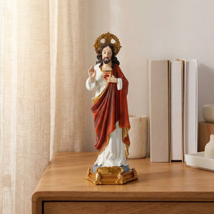 Statue du Sacré-Cœur de Jésus sur une table de chevet près d'un rideau en lin