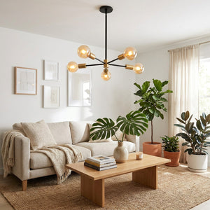 Lustre Sputnik araignée allumé dans un salon scandinave moderne