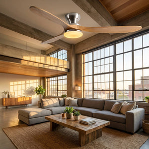 Lustre ventilateur plafond finition sable nickel dans un loft avec grand volume