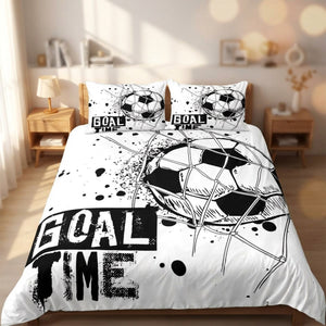 Housse de couette de football noir et blanc avec taies assorties sur un lit d'enfant