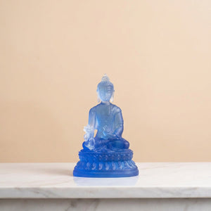 Statue bouddha de médecine en résine bleue translucide sur marbre blanc, décoration zen