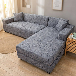 Housse de canapé d'angle motif graphique gris fissuré dans un salon lumineux