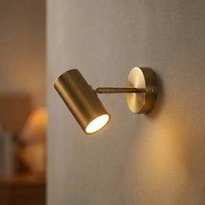 Applique murale LED dorée design nordique angle réglable allumée