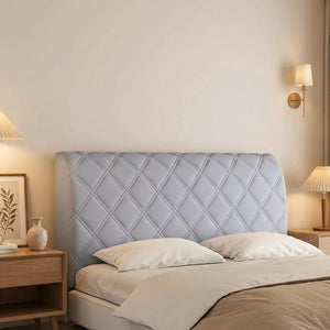 Housse de tête de lit grise extensible installée sur un lit dans une chambre chaleureuse