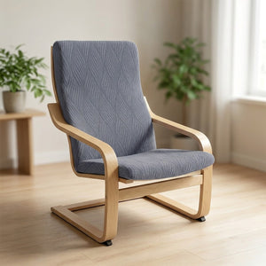 Housse de fauteuil scandinave gris ardoise en jacquard ondulé sur un fauteuil relax en bois cintré