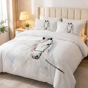 Parure de lit cheval aquarelle blanc sur un lit dans une chambre chaleureuse