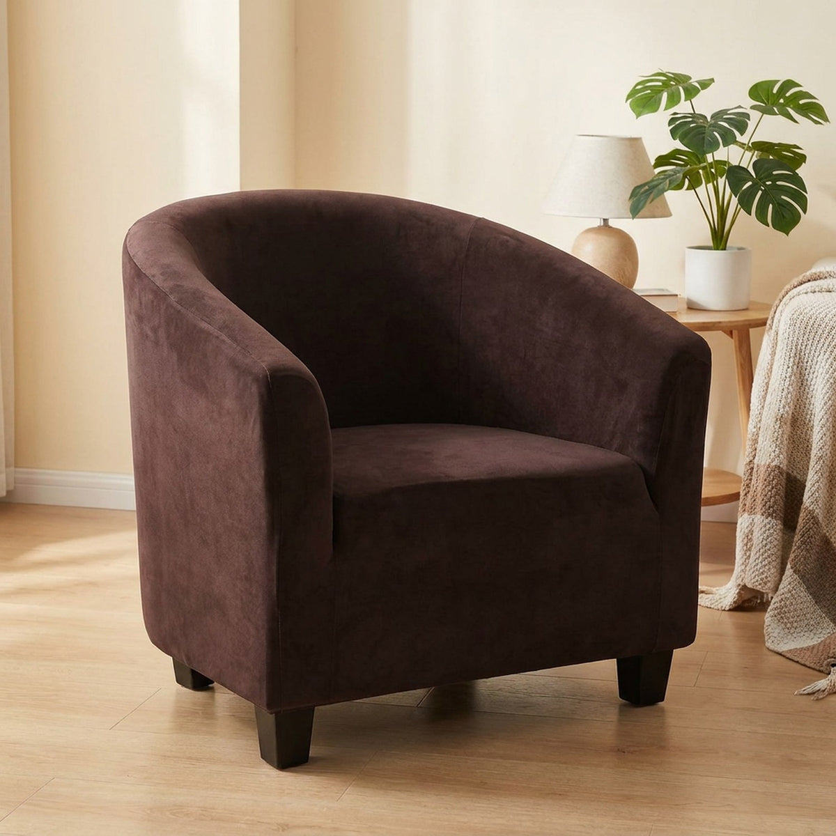 Housse de fauteuil club en velours Marron installée sur un cabriolet