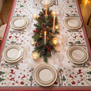 Nappe de Noël imperméable sur table de réveillon décorée