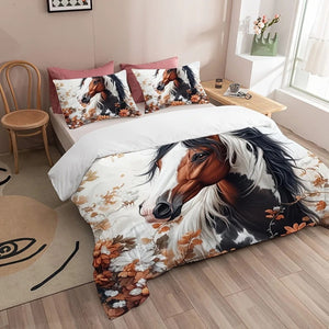 Parure de lit motif cheval brun et blanc entourée de fleurs cuivrées dans une chambre rose poudré