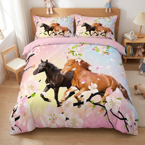 Parure de lit chevaux bruns au galop sur un lit dans une chambre d'enfant