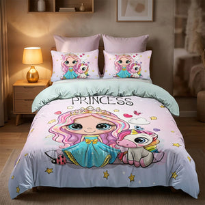 Parure de lit princesse et licorne dans une chambre chaleureuse avec lampe de chevet allumée