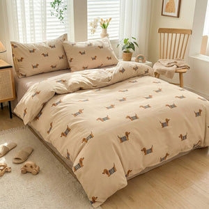 Parure de lit motif teckel sur un lit dans une chambre d enfant lumineuse