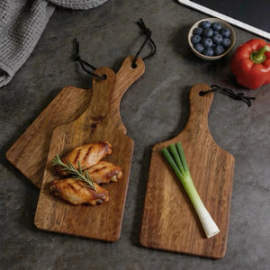 Planches bois acacia avec aliments fruits légumes présentation culinaire