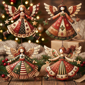 Quatre ornements de Noël anges en bois vintage suspendus sur sapin traditionnel